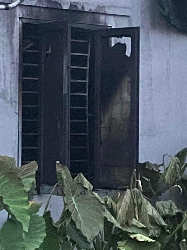 Nghi bị sét đánh cháy nhà, 2 người trong gia đình tử vong. Nghi bị sét đánh cháy nhà, 2 người trong gia đình tử vong.