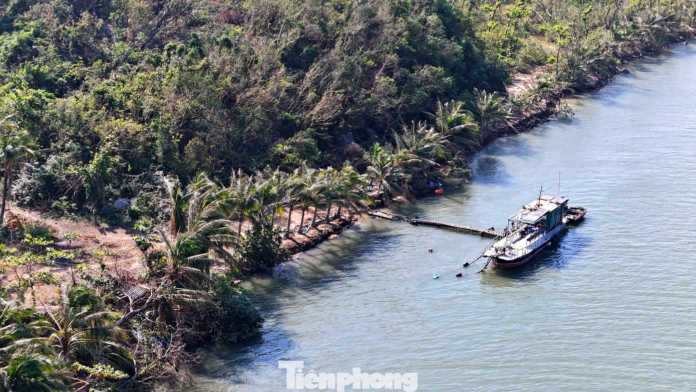 Cũng theo quy hoạch sử dụng đất của TP Hạ Long, đảo Hòn Gạc sẽ được tổ chức thành không gian du lịch, vịnh Cửa Lục kết hợp các bến du thuyền, bến neo đậu tầu thuyền.