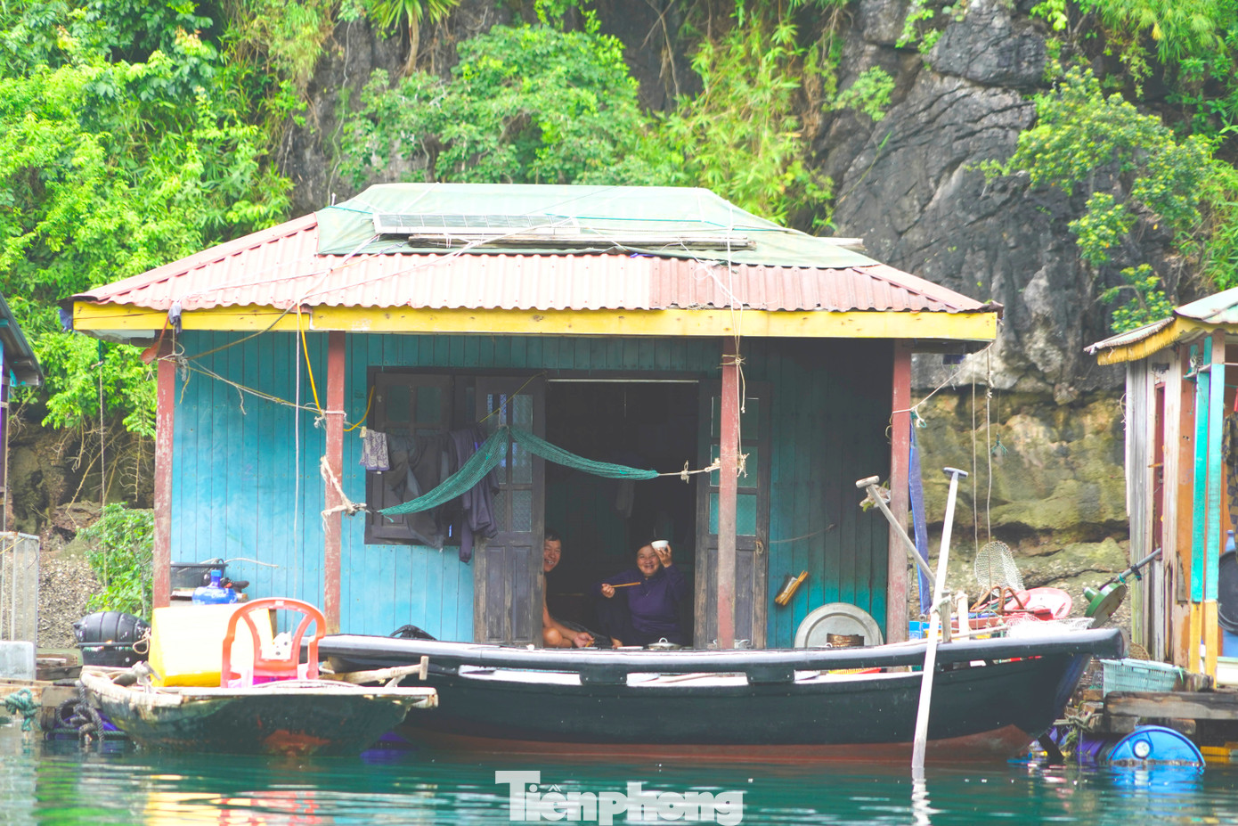 Họ đã sáng tạo nên những câu hát giao duyên trữ tình và truyền lại cho con cháu. Câu hát gửi gắm tâm tư, tình cảm của người dân làng chài. Những cung bậc của cảm xúc tình yêu, buồn vui, hờn giận. Họ hát để được giải tỏa, để trải lòng mình với sóng nước mênh mông.