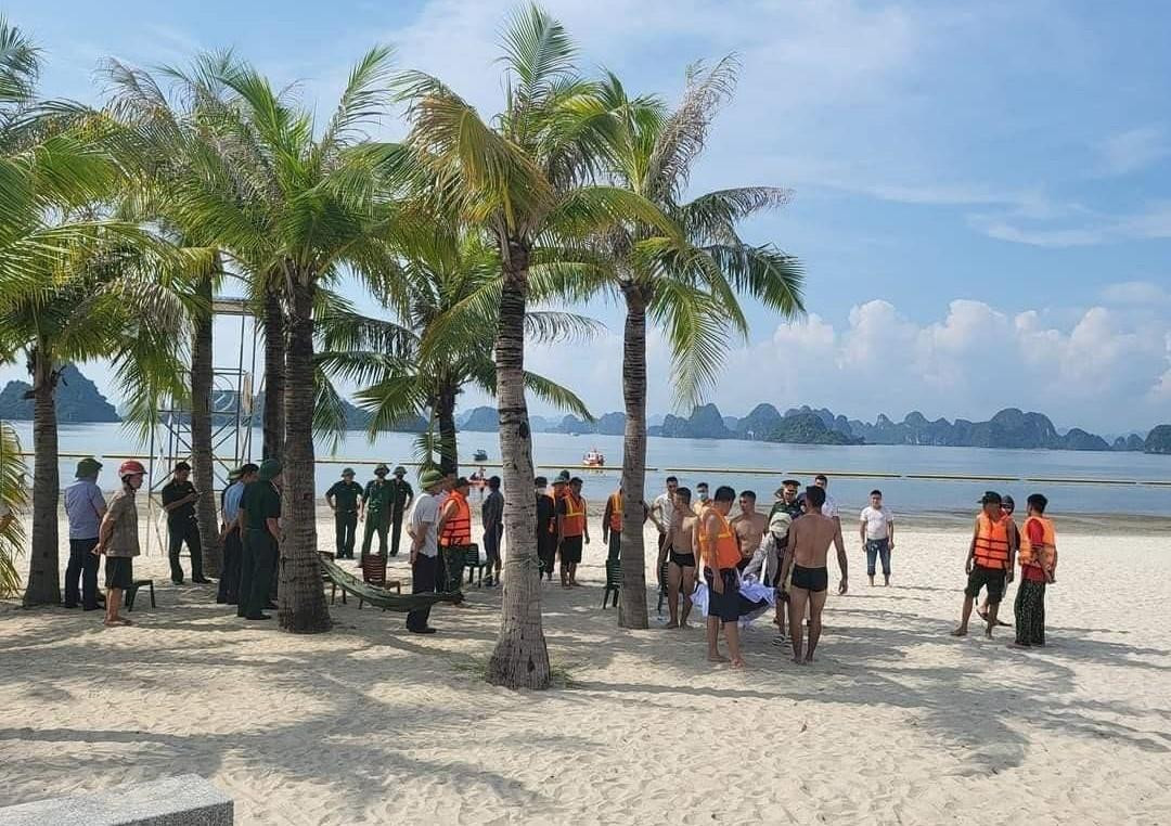 Cô gái tử vong sau khi bị văng khỏi mô tô nước trong đêm. Cô gái tử vong sau khi bị văng khỏi mô tô nước trong đêm.