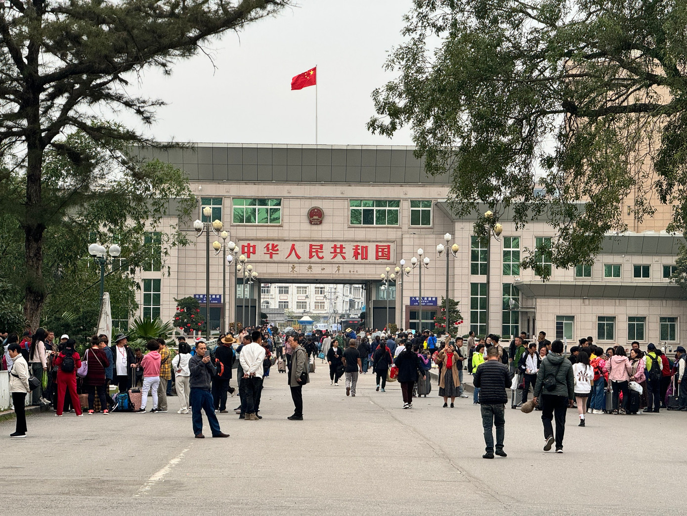 Khách du lịch Trung Quốc nhập cảnh vào TP. Móng Cái tăng cao. Khách du lịch Trung Quốc nhập cảnh vào TP. Móng Cái tăng cao.