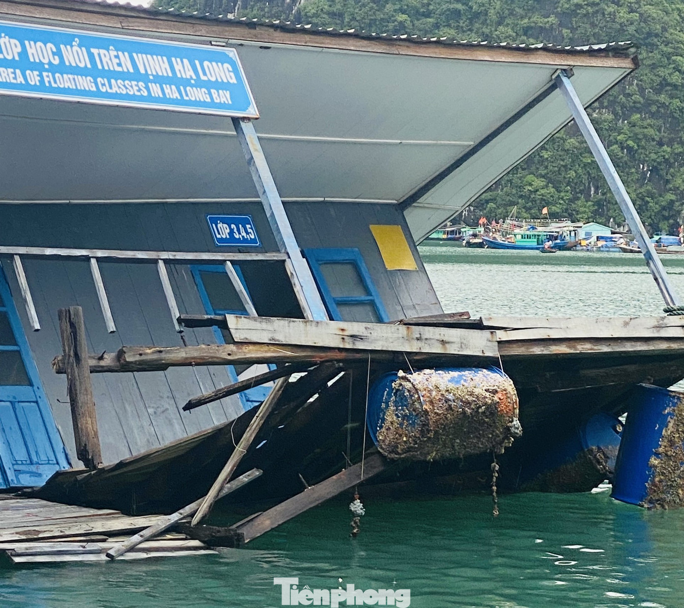 "Có báu vật như làng chài Cửa Vạn nhưng họ không biết giữ chứ chưa nói đến việc phát huy. Để đến lúc chìm hẳn thì phục dựng cũng không còn có ý nghĩa mà còn tốn tiền để làm nhà mới. Trong khi hàng dài doanh nghiệp xin đứng ra bỏ tiền sửa lại không đồng ý", ông Phạm Ngọc Thực, người có nhiều năm nghiên cứu về văn hóa Quảng Ninh nói.