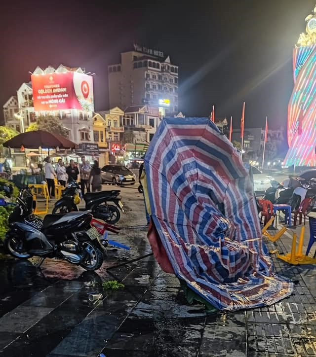 Vụ tai nạn tạo nên cảnh hỗn loạn trên con phố Trần Phú.