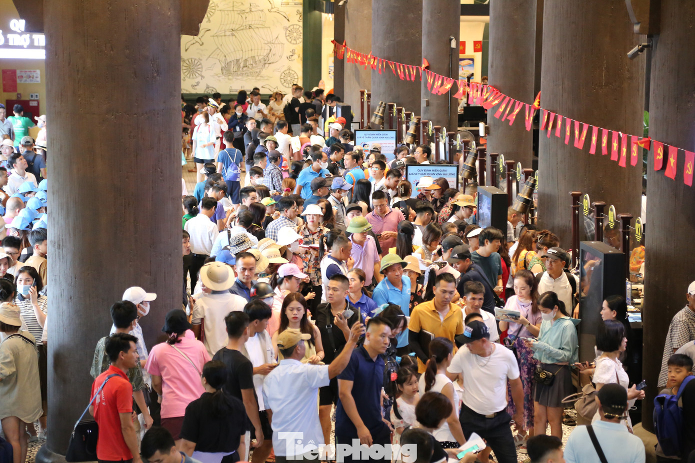 Dịp nghỉ lễ Quốc khánh 2/9 năm nay, lượng phòng nghỉ bán ra ước tính đạt hơn 70% tổng số phòng hiện có của TP Hạ Long.