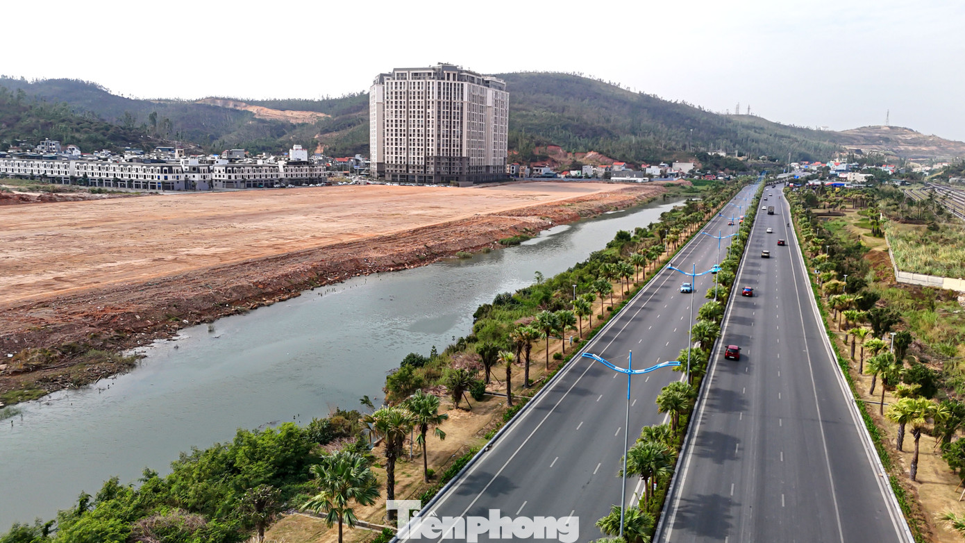 Công ty TNHH Aeon Mall Việt Nam sẽ khởi công dự án vào ngày 2/12. Trung tâm thương mại dự kiến hoàn thành vào ngày 30/4/2025 với 5 tầng, 1 tum và 1 tầng hầm, tổng diện tích sàn xây dựng khoảng 200.000 m2.