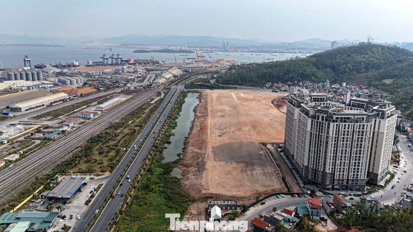 Dự án Trung tâm thương mại Hạ Long chủ đầu tư là Công ty CP Tập đoàn Việt Phát và Công ty TNHH Aeon mall Việt Nam, thuộc Tập đoàn Aeon mall Nhật Bản phối hợp thực hiện.