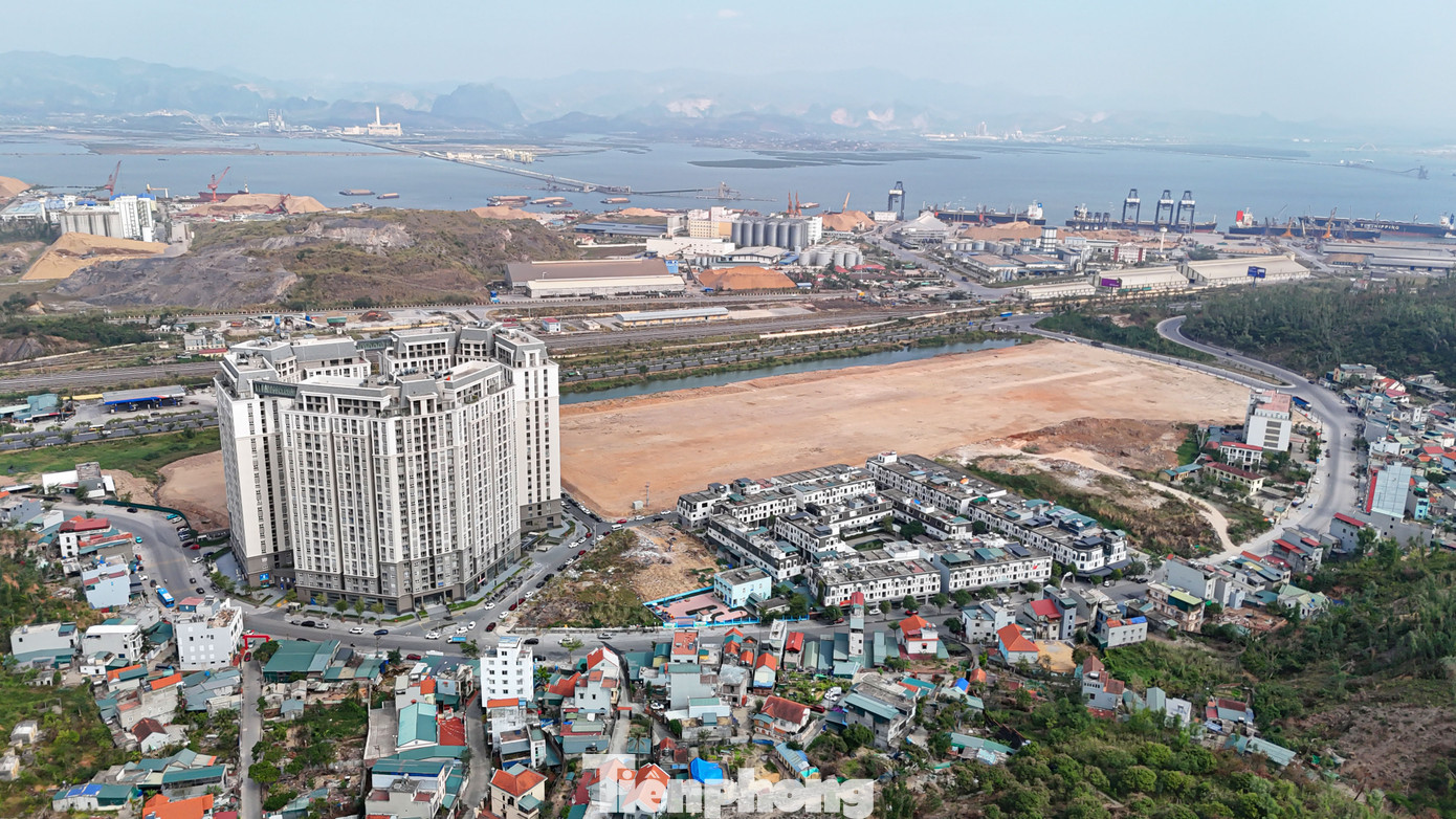 Trung tâm thương mại của Aeon Mall nằm tại lô đất đường Cái Lân, phường Bãi Cháy, TP Hạ Long tỉnh Quảng Ninh.