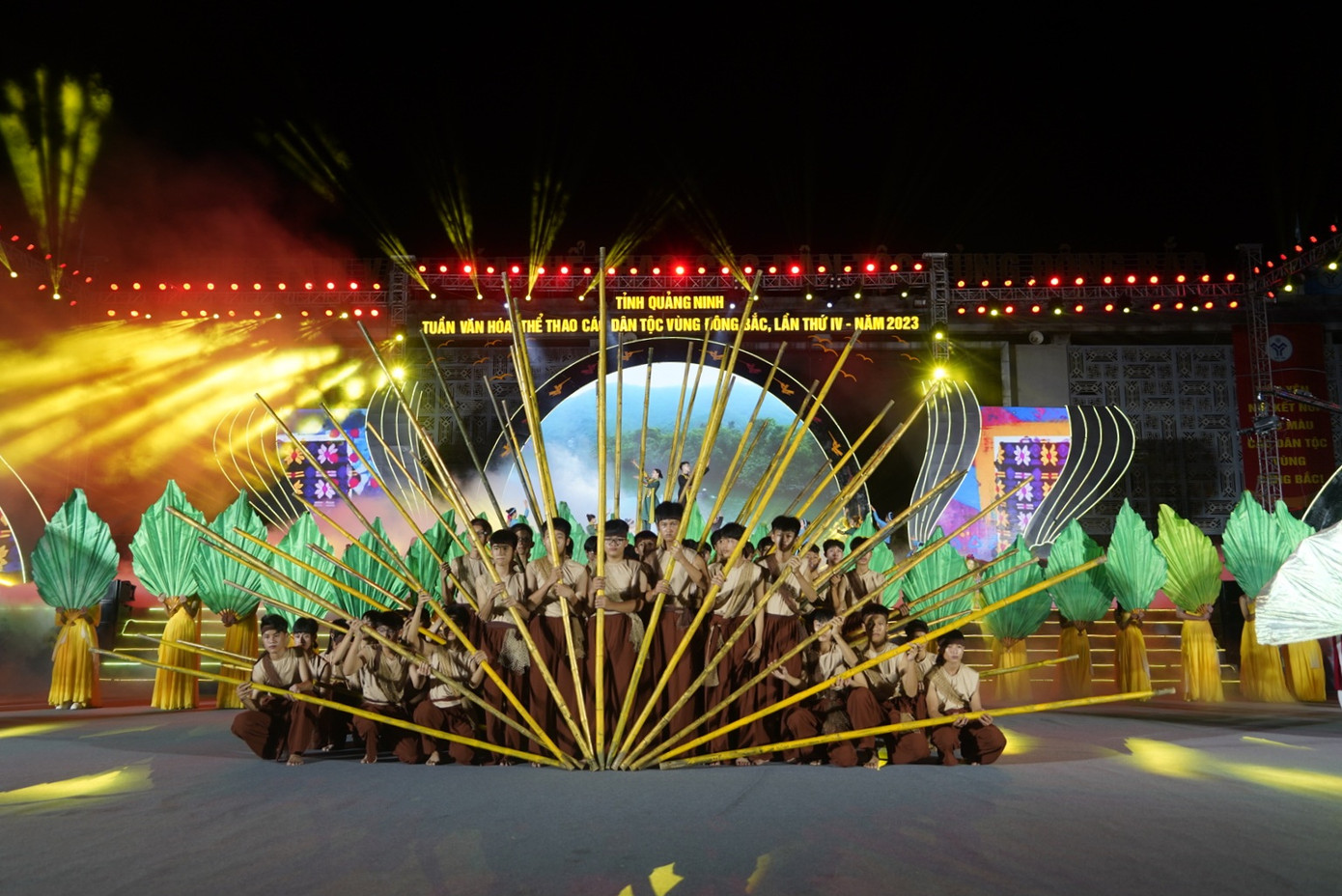 Tuần Văn hóa thể thao các dân tộc vùng Đông Bắc tỉnh Quảng Ninh là dịp để đồng bào các dân tộc giao lưu văn hóa, học hỏi kinh nghiệm giữ gìn, bảo tồn và phát huy giá trị văn hóa truyền thống. Tuần Văn hóa thể thao các dân tộc vùng Đông Bắc tỉnh Quảng Ninh là dịp để đồng bào các dân tộc giao lưu văn hóa, học hỏi kinh nghiệm giữ gìn, bảo tồn và phát huy giá trị văn hóa truyền thống.