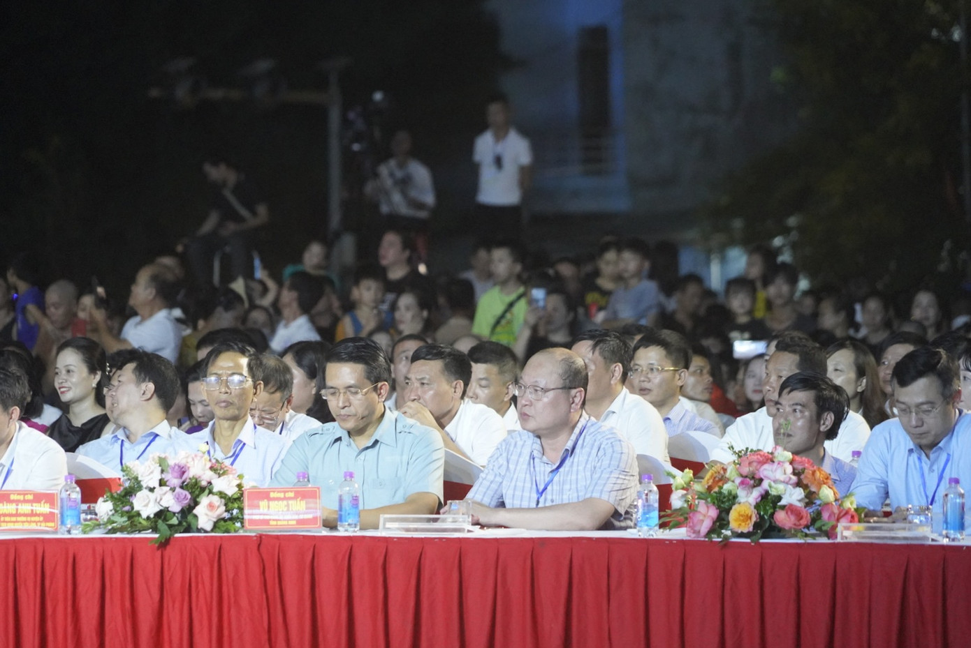 Đêm khai mạc có sự tham gia của lãnh đạo địa phương và đông đảo nhân dân. Đêm khai mạc có sự tham gia của lãnh đạo địa phương và đông đảo nhân dân.