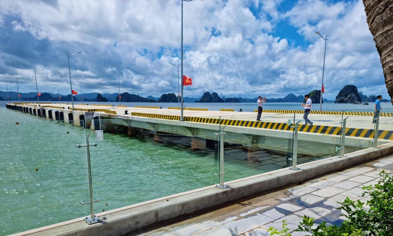 Công trình được thiết kế 5 cầu cảng, 2 cầu rộng 20m, dài 150m có thể tiếp nhận cỡ tàu khai thác lên đến 300 ghế và 3 cầu phụ cho du thuyền, các tàu loại nhỏ. Khu âu tàu có thể tiếp nhận đồng thời 150 tàu du lịch neo đậu.