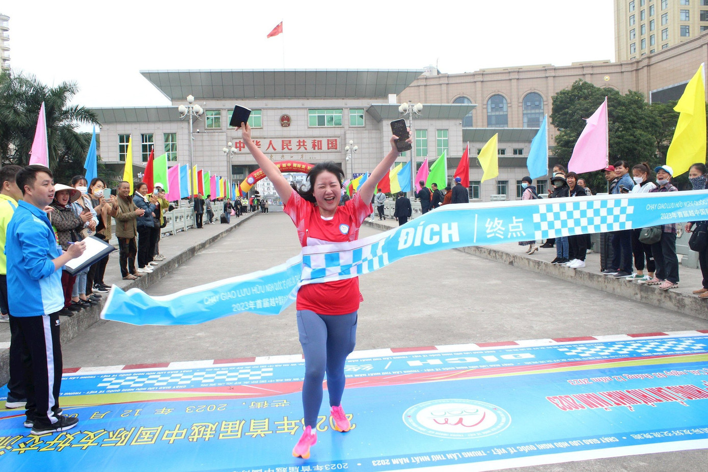 Giải chạy thu hút 1.000 vận động viên của Việt Nam, Trung Quốc và các nước trong khối ASEAN tham dự. Giải chạy thu hút 1.000 vận động viên của Việt Nam, Trung Quốc và các nước trong khối ASEAN tham dự.