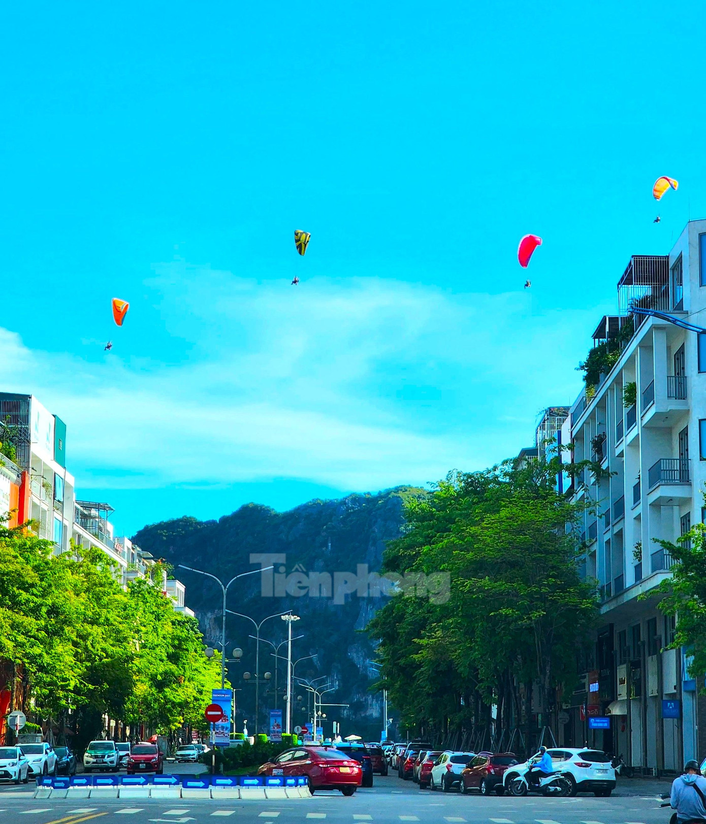 Lễ hội có sự tham gia của nhiều CLB thuyền buồm, dù bay, motor nước, ván phản lực tham gia. Lễ hội có sự tham gia của nhiều CLB thuyền buồm, dù bay, motor nước, ván phản lực tham gia.