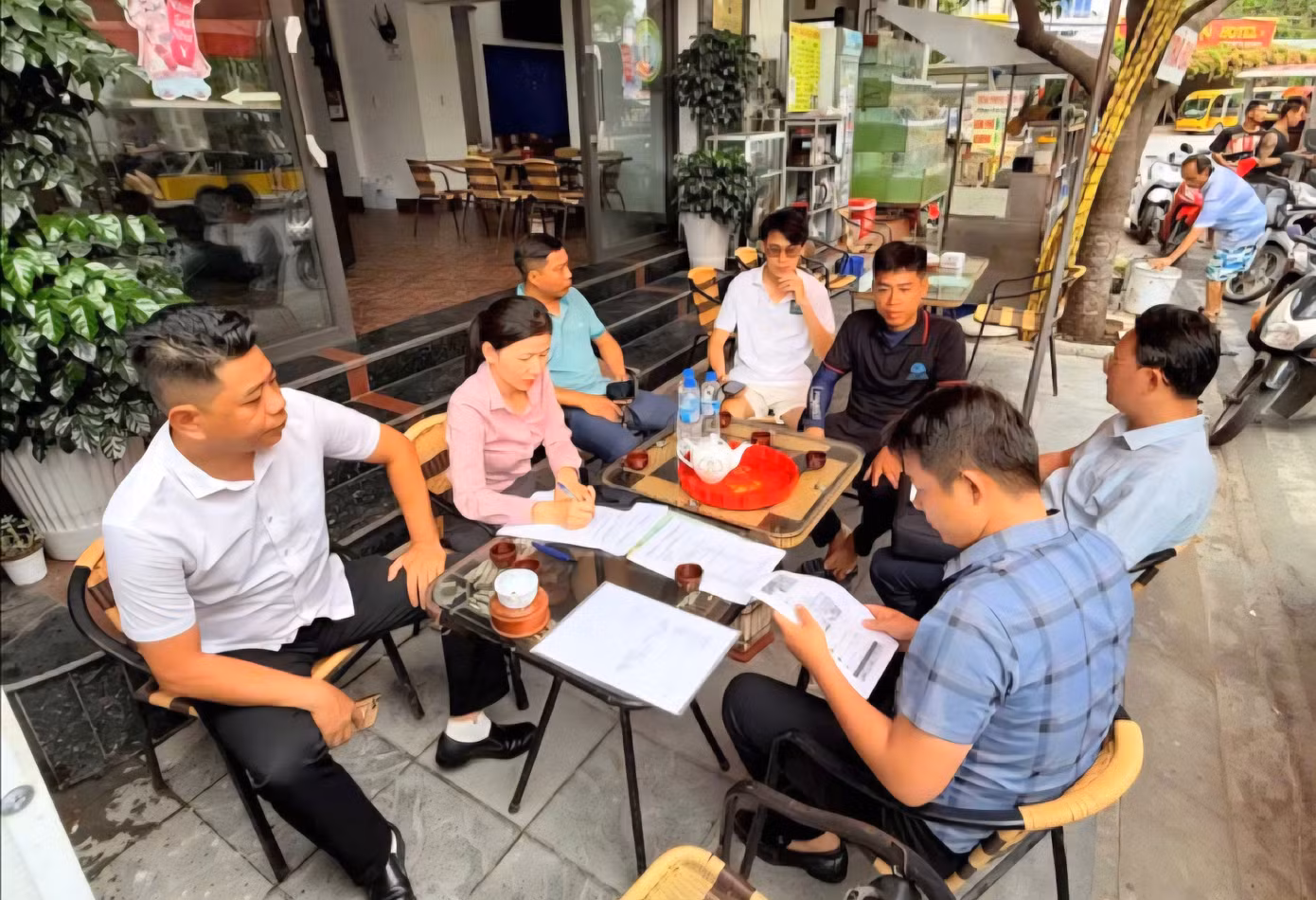 Đoàn kiểm tra làm việc với Công ty TNHH khám phá Cô Tô. Ảnh: QMG. Đoàn kiểm tra làm việc với Công ty TNHH khám phá Cô Tô. Ảnh: QMG.