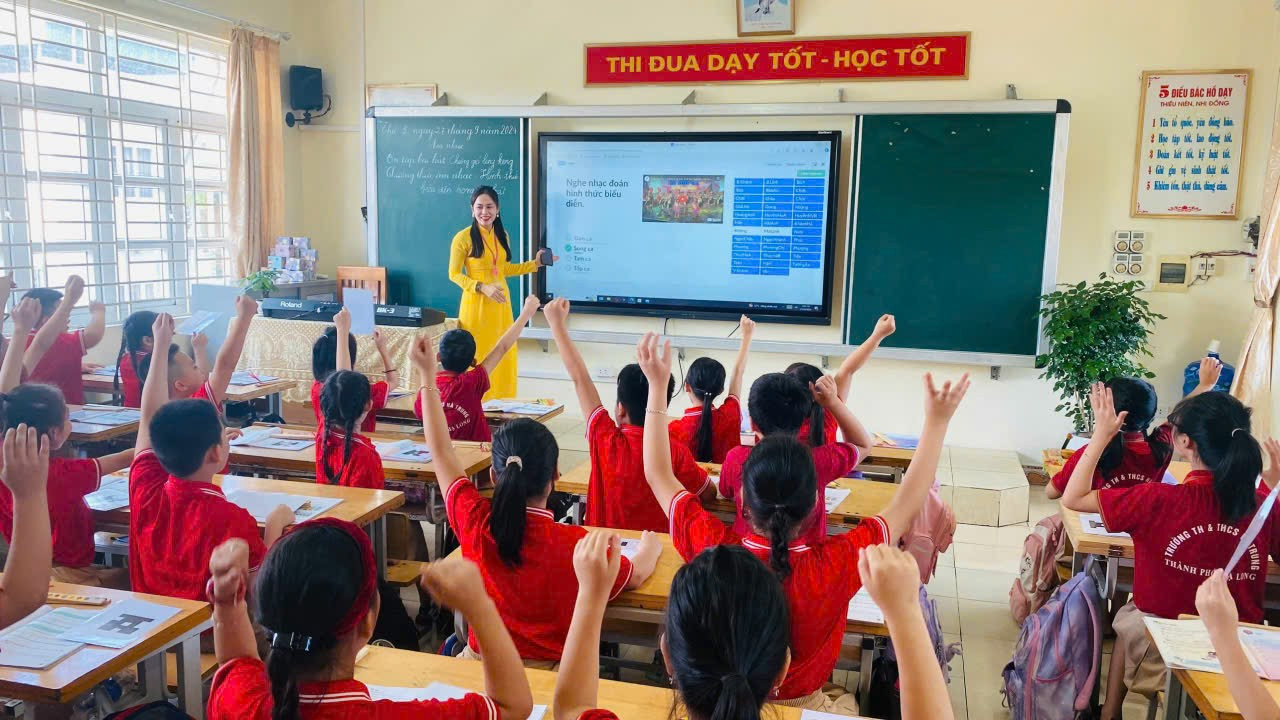 Ngành giáo dục Hạ Long đang áp dụng công nghệ, chuyển đổi số vào công tác dạy và học. Ngành giáo dục Hạ Long đang áp dụng công nghệ, chuyển đổi số vào công tác dạy và học.