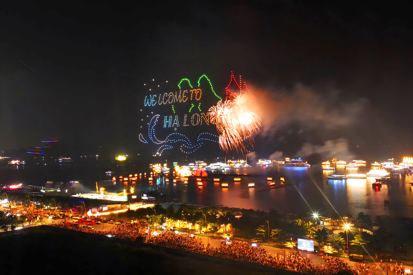 Quảng Ninh bắn pháo hoa chào mừng vận hành chính quyền địa phương hai cấp. Quảng Ninh bắn pháo hoa chào mừng vận hành chính quyền địa phương hai cấp.