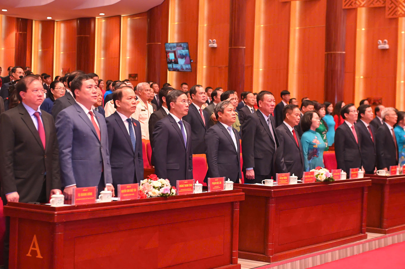 Lễ công bố Nghị quyết của Quốc hội và Ủy ban Thường vụ Quốc hội về việc sắp xếp các đơn vị hành chính cấp huyện, cấp xã trên địa bàn tỉnh Quảng Ninh. Lễ công bố Nghị quyết của Quốc hội và Ủy ban Thường vụ Quốc hội về việc sắp xếp các đơn vị hành chính cấp huyện, cấp xã trên địa bàn tỉnh Quảng Ninh.