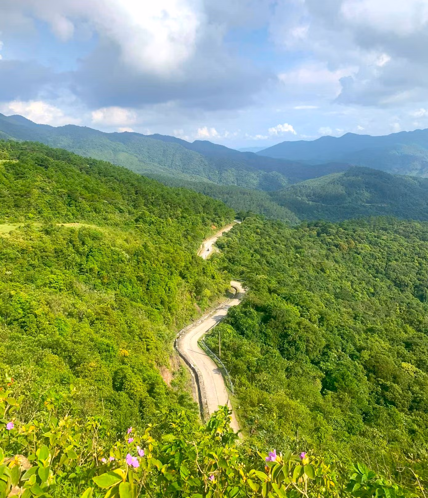 Đường lên xã Kỳ thượng, Quảng Ninh xanh ngút ngàn.