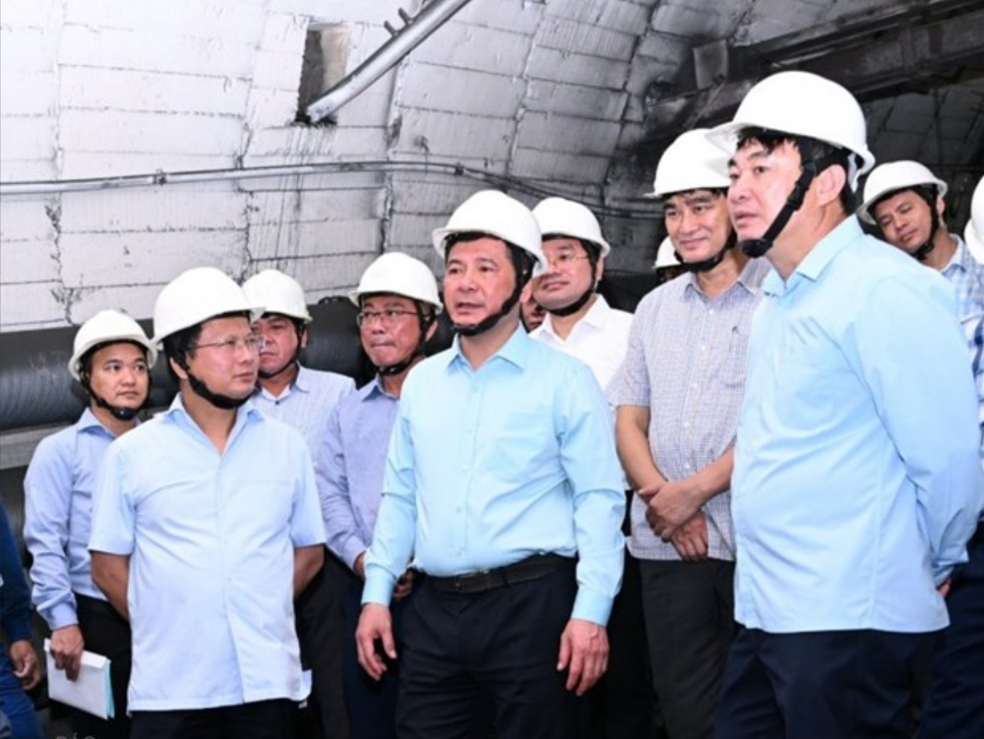 Bộ trưởng Công Thương Nguyễn Hồng Diên cùng lãnh đạo tỉnh Quảng Ninh, TKV kiểm tra trực tiếp tại hiện trường. Bộ trưởng Công Thương Nguyễn Hồng Diên cùng lãnh đạo tỉnh Quảng Ninh, TKV kiểm tra trực tiếp tại hiện trường.