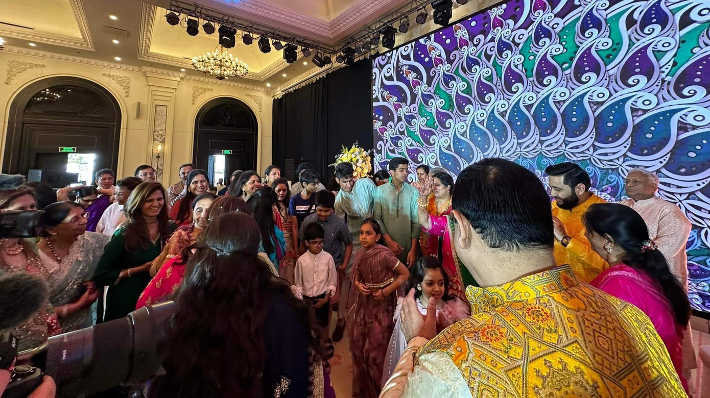 Phong cách trang trí được Ban tổ chức thiết kế theo đúng yêu cầu, ý tưởng của vị tỷ phú và mang đậm chất văn hóa Ấn Độ.