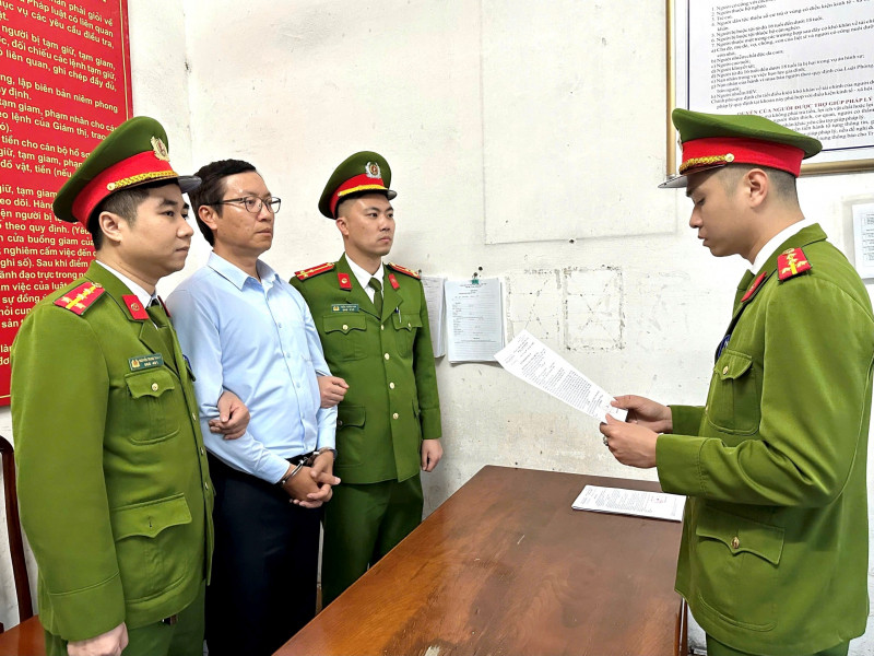 Các lệnh, quyết định tố tụng trên đã được Viện kiểm sát nhân dân tỉnh Quảng Ninh phê chuẩn. Các lệnh, quyết định tố tụng trên đã được Viện kiểm sát nhân dân tỉnh Quảng Ninh phê chuẩn.