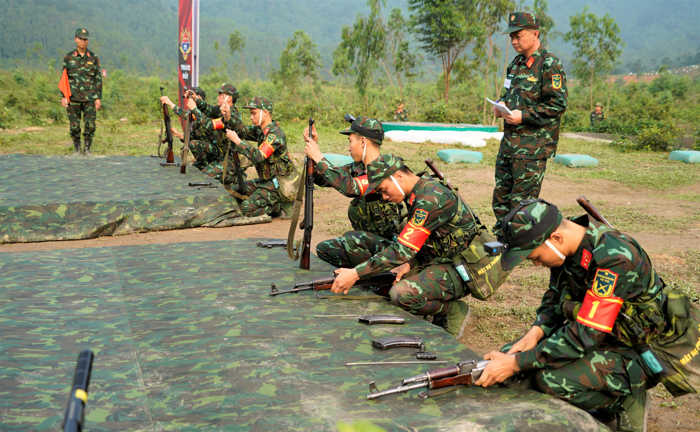 Cuộc thi có sự tham gia của 12 đội đến từ Quân chủng Hải quân, Quân chủng Phòng không – Không quân, Quân đoàn 1, 2, 3 và 4, Binh chủng Pháo binh, Công binh, Tăng Thiết giáp, Đặc công, Hoá học, Thông tin.