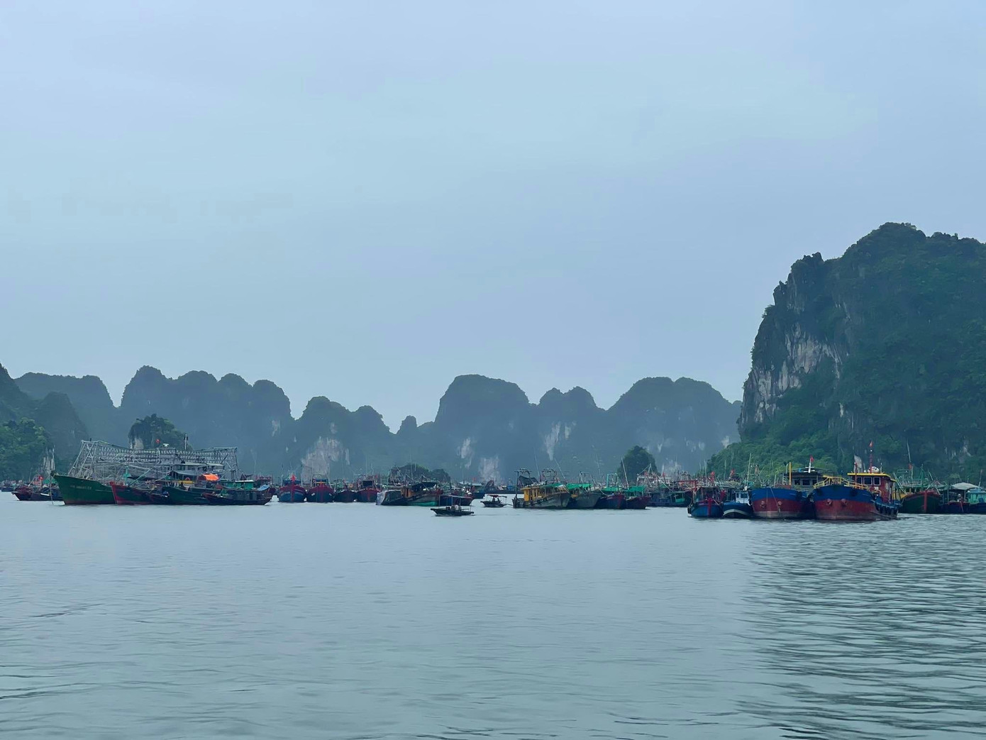 Đến 17h cùng ngày, mọi công tác ứng phó với cơn bão số 2 tại Quảng Ninh đã hoàn tất. Theo Đài Khí tượng thủy văn tỉnh Quảng Ninh, đến 4 giờ ngày 11/8, vị trí tâm bão ở khoảng 21,0 độ Vĩ Bắc; 108,4 độ Kinh Đông, trên vùng biển phía Bắc Vịnh Bắc Bộ, cách Móng Cái (Quảng Ninh) khoảng 80km về phía Đông Nam. Sức gió mạnh nhất vùng gần tâm bão mạnh cấp 8 (62-74km/giờ), giật cấp 10. Đến 17h cùng ngày, mọi công tác ứng phó với cơn bão số 2 tại Quảng Ninh đã hoàn tất. Theo Đài Khí tượng thủy văn tỉnh Quảng Ninh, đến 4 giờ ngày 11/8, vị trí tâm bão ở khoảng 21,0 độ Vĩ Bắc; 108,4 độ Kinh Đông, trên vùng biển phía Bắc Vịnh Bắc Bộ, cách Móng Cái (Quảng Ninh) khoảng 80km về phía Đông Nam. Sức gió mạnh nhất vùng gần tâm bão mạnh cấp 8 (62-74km/giờ), giật cấp 10.