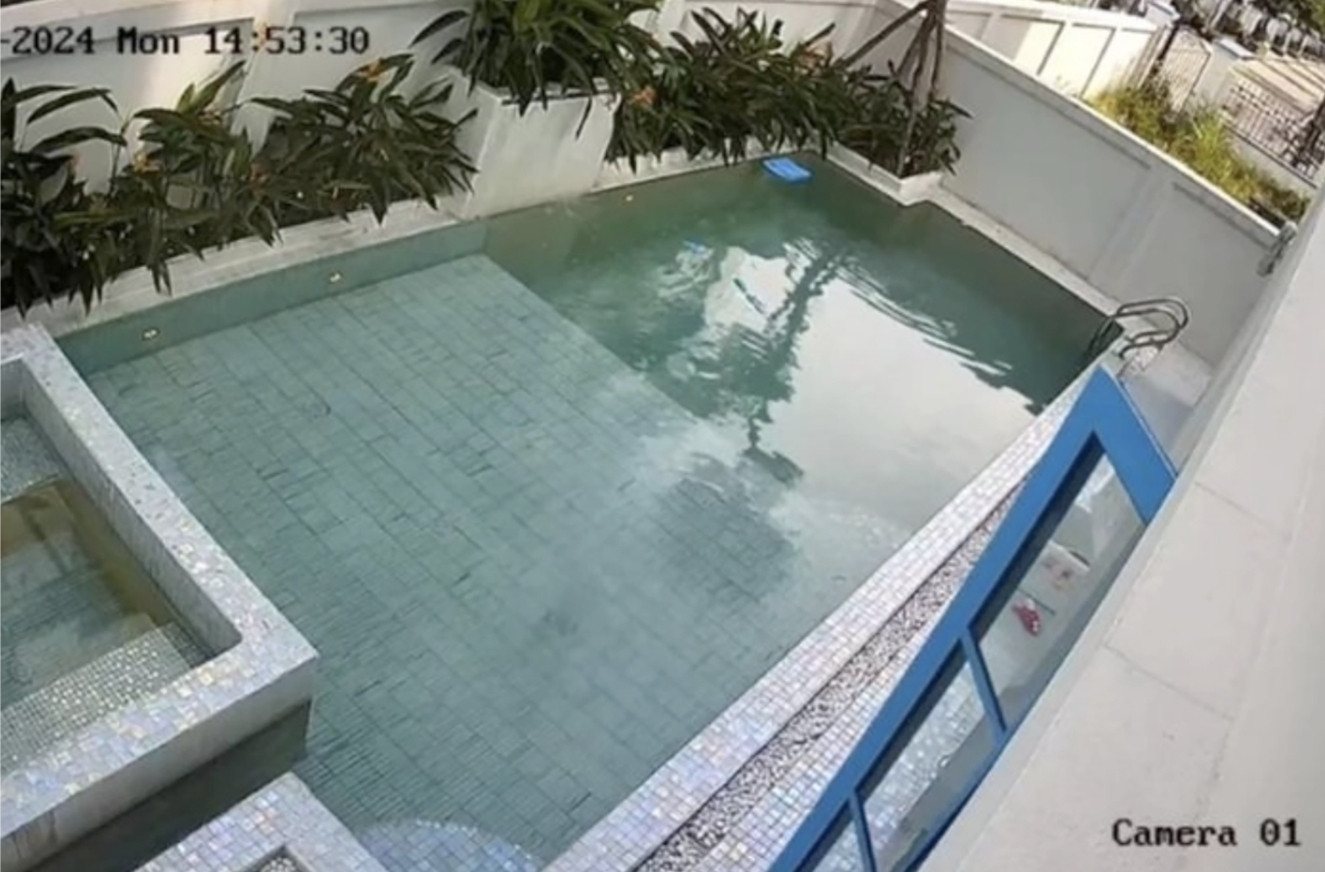 Khu vực bể bơi xảy ra tai nạn. Ảnh trích xuất từ camera an ninh.