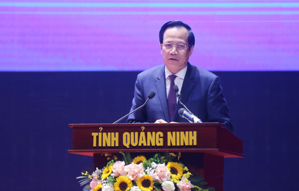 Bộ trưởng Bộ Lao động – Thương binh và xã hội Đào Ngọc Dung: “Tập trung thu hút nguồn nhân lực chất lượng cao”. Bộ trưởng Bộ Lao động – Thương binh và xã hội Đào Ngọc Dung: “Tập trung thu hút nguồn nhân lực chất lượng cao”.