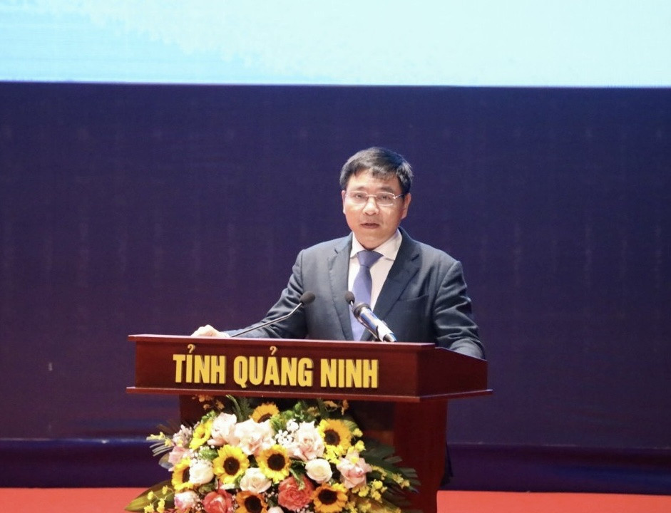 Bộ trưởng Bộ Giao thông Vận tải Nguyễn Văn Thắng đưa ra giải pháp tại hội nghị. Bộ trưởng Bộ Giao thông Vận tải Nguyễn Văn Thắng đưa ra giải pháp tại hội nghị.