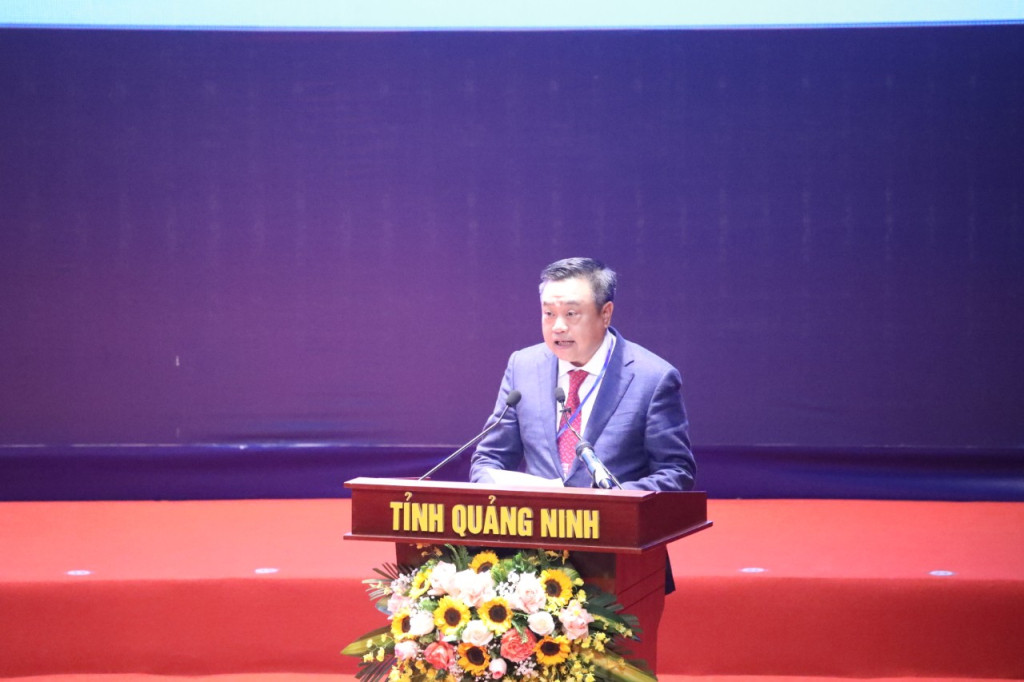 Ông Trần Sĩ Thanh, Chủ tịch UBND TP Hà Nội: “Phát triển Thủ đô Hà Nội trở thành thành phố thông minh, hiện đại, có bản sắc; động lực thúc đẩy phát triển vùng và cả nước”. Ông Trần Sĩ Thanh, Chủ tịch UBND TP Hà Nội: “Phát triển Thủ đô Hà Nội trở thành thành phố thông minh, hiện đại, có bản sắc; động lực thúc đẩy phát triển vùng và cả nước”.