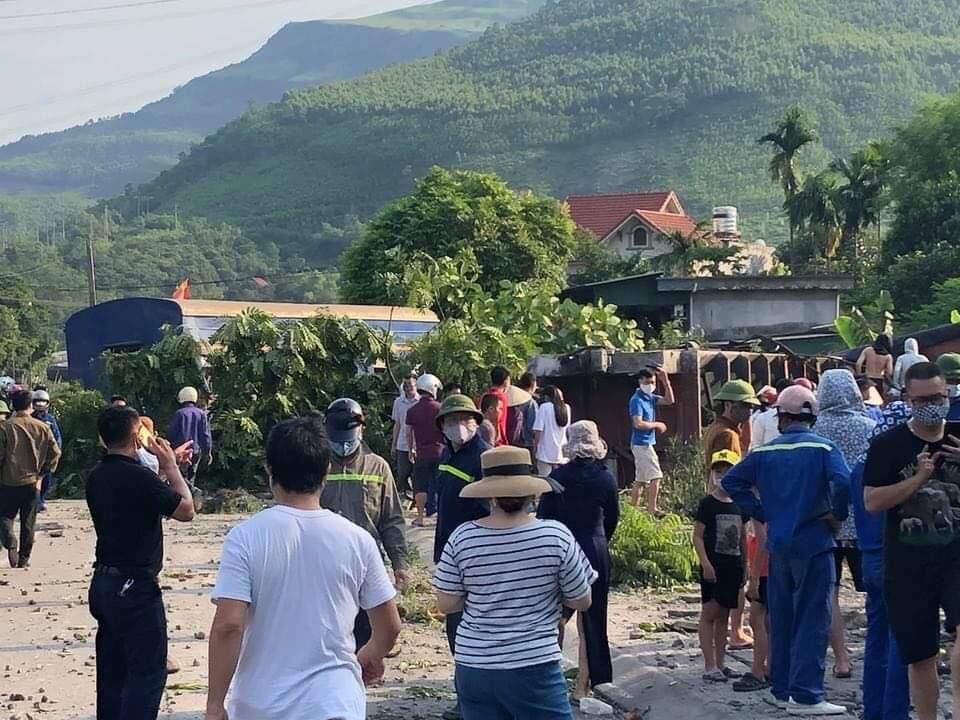 Nhiều người dân chứng kiến vụ việc vẫn chưa hết bàng hoàng