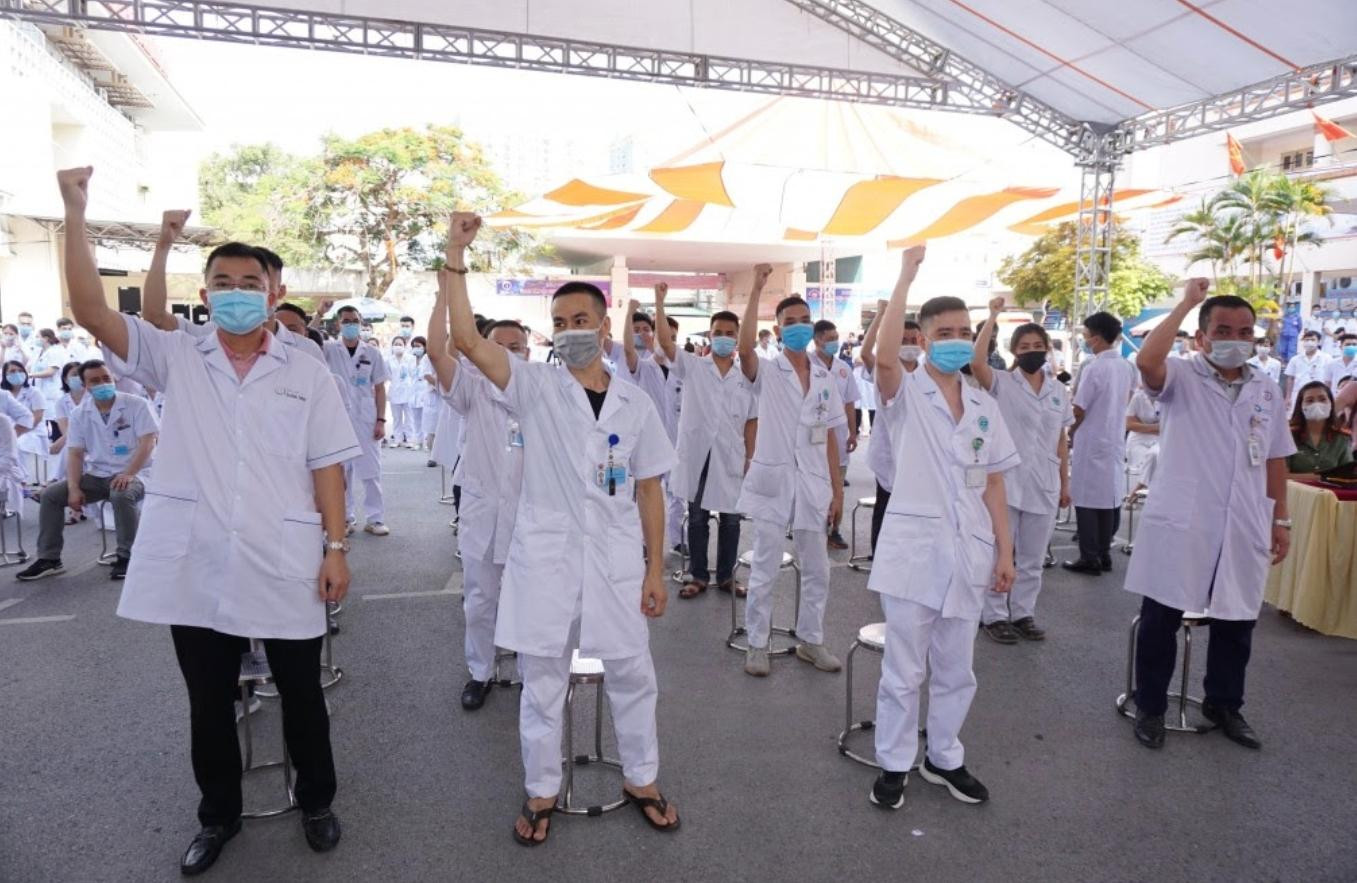 Với quyết tâm đẩy lùi dịch bệnh, 20 nhân viên y tế Quảng Ninh lên đường nhận nhiệm vụ