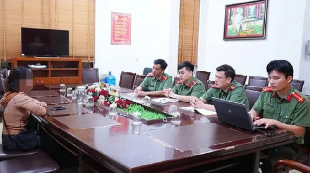 Bà Đ.T.H tại cơ quan Công an.