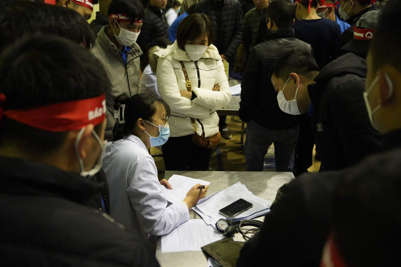 Không chỉ chăm lo sản xuất, công nhân ngành than cũng luôn tích cực tham gia các hoạt động phong trào, trong đó có ngày hội hiến máu cứu người Chủ nhật Đỏ.