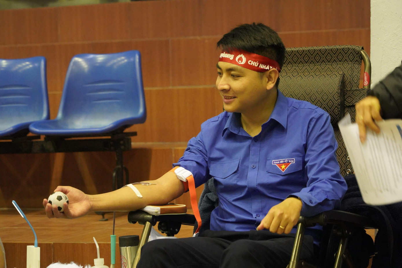 Khối văn phòng Công ty than Uông Bí cũng háo hức tham gia hiến máu trong ngày hội Chủ nhật Đỏ lần thứ XV.