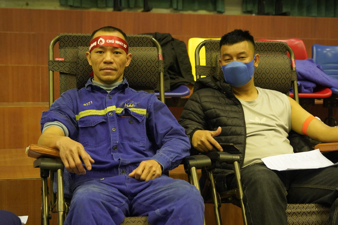 &quot;Lúc đầu nói đi hiến máu bản thân tôi cũng cảm thấy ngại vì công nhân làm việc theo ca đã vất vả lại còn mất đi một lượng máu khá lớn chắc sẽ ảnh hưởng đến sức khỏe và năng suất công việc. Nhưng sau khi được nghe tư vấn và chính bản thân đã đi hiến máu thì hoàn toàn ngược lại. Sau khi hiến máu, cơ thể như được tái tạo thêm một nguồn sức mạnh mới. Hơn nữa cảm giác dùng máu của mình để cứu giúp người khác khiến tôi không còn ngần ngại. Đến nay đã gần chục lần tôi tham gia hiến máu nhân đạo&quot;, anh Hà Huy An, công nhân Công ty than Uông Bí chia sẻ.