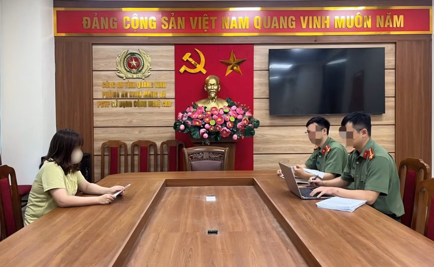 Lực lượng chức năng triệu tập các đối tượng xuyên tạc, sai sự thật đến làm việc. Lực lượng chức năng triệu tập các đối tượng xuyên tạc, sai sự thật đến làm việc.