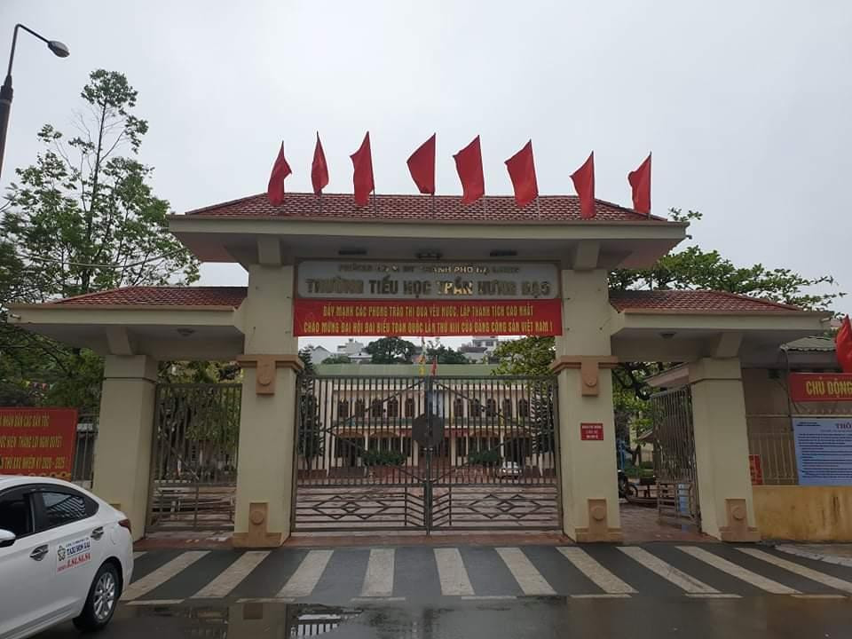 Trường tiểu học Trần Hưng Đạo cho học sinh nghỉ học vì có 2 học sinh đi cùng chuyến bay có người nhiễm COVID-19