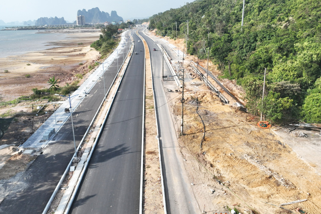 Dự án mở rộng đường 334 huyện Vân Đồn khiến 17 cán bộ, đảng viên bị đề nghị kỷ luật.