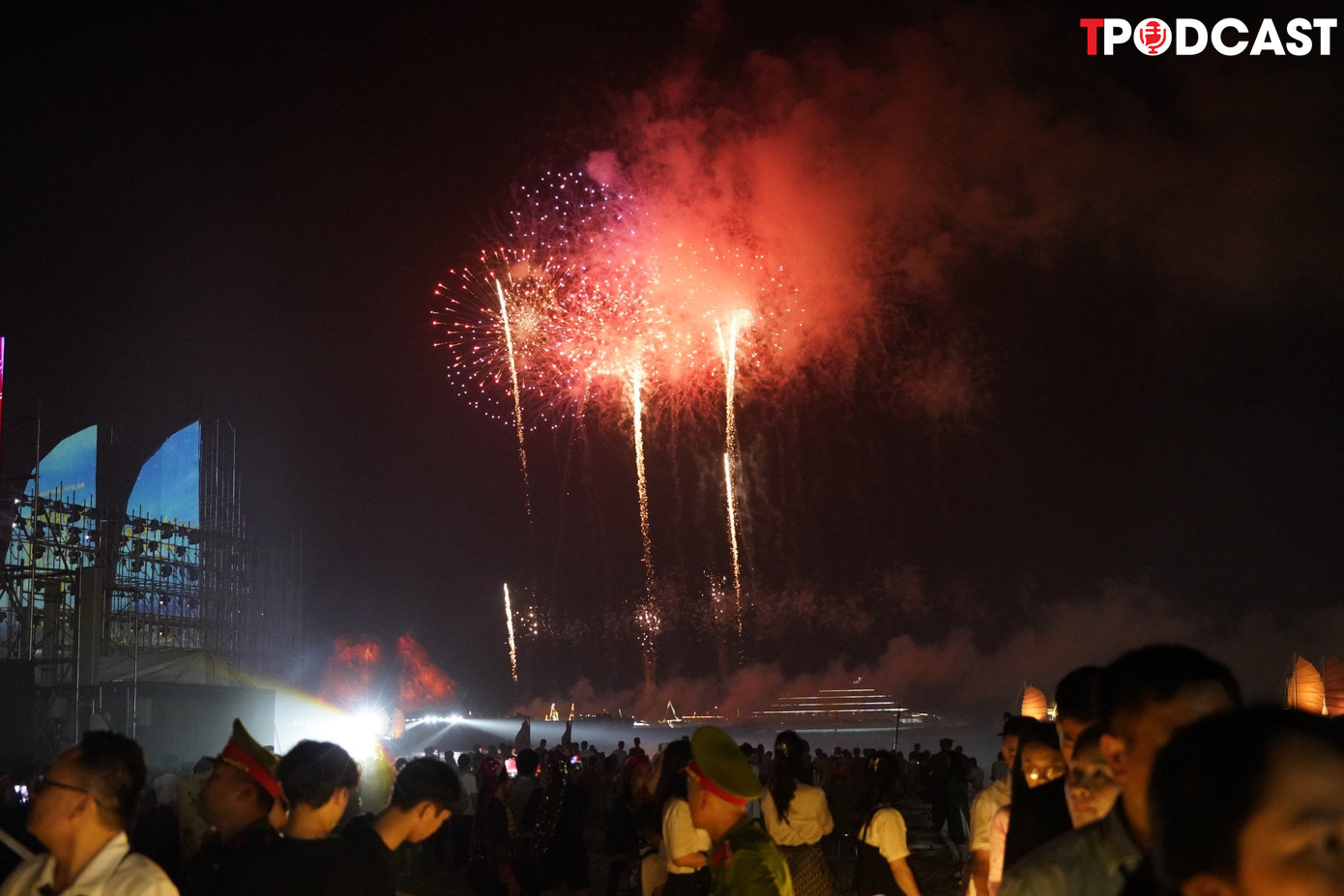 Kết thúc chương trình với màn pháo hoa tầm cao đầy mãn nhãn.