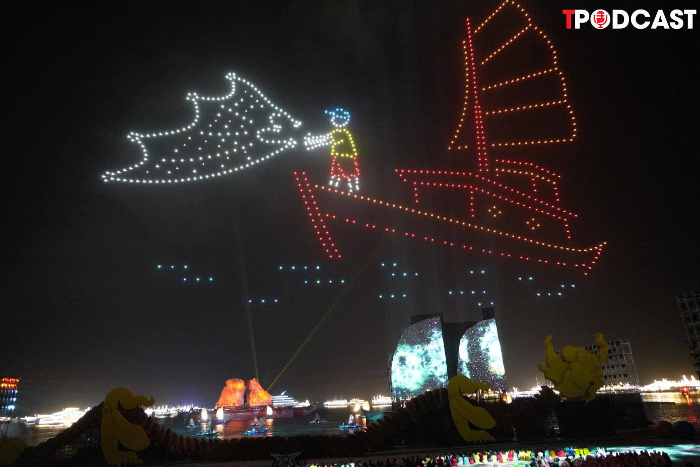 Đặc biệt, Ban tổ chức đã kết hợp với dàn drone light để kể lại những câu chuyện lịch sử của Hạ Long.