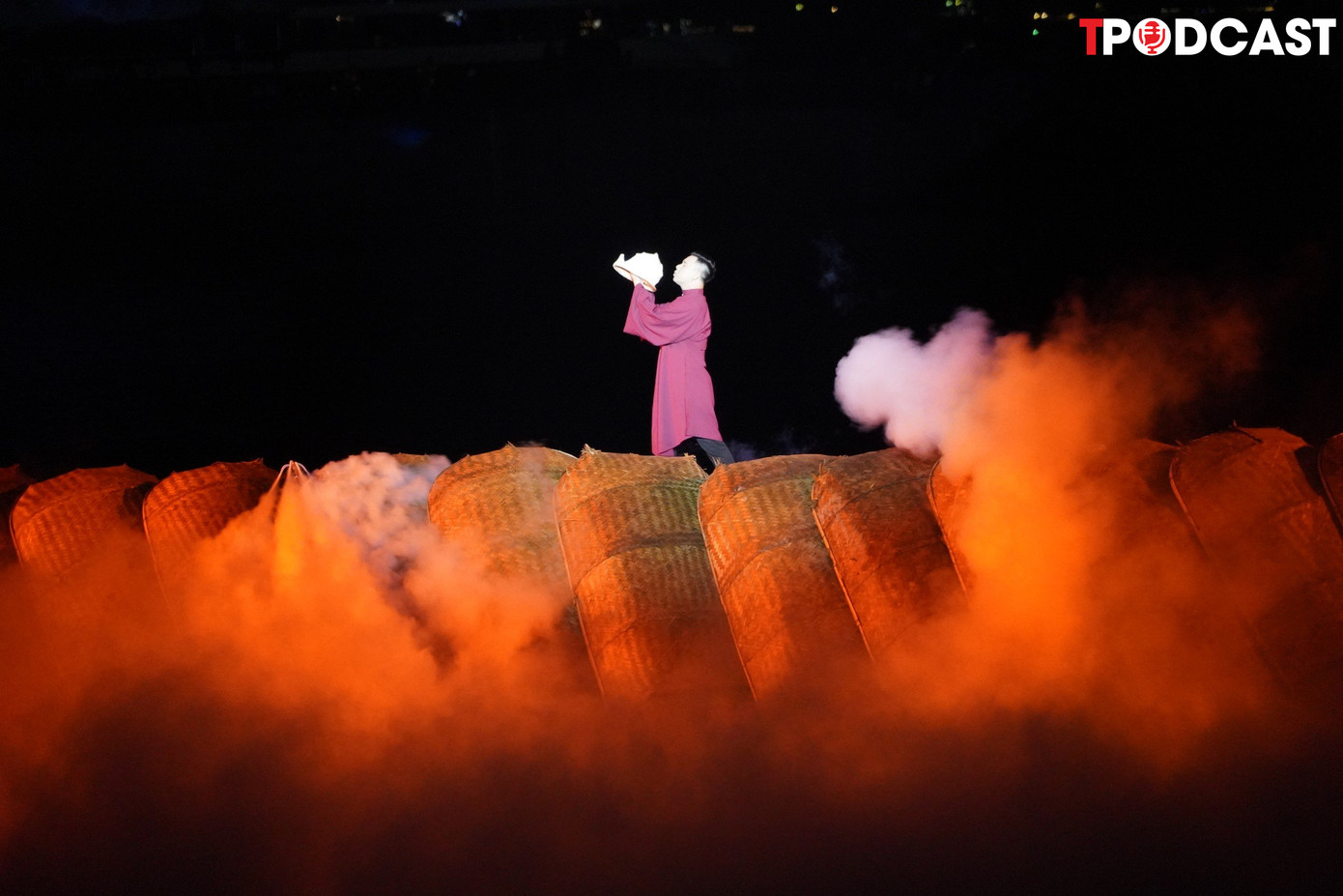 Carnaval Hạ Long 2024 với chủ đề "Bừng sáng cùng kỳ quan", được tổ chức vào tối 28/4 tại thành phố bên bờ di sản - kỳ quan thiên nhiên thế giới vịnh Hạ Long, Quảng Ninh.