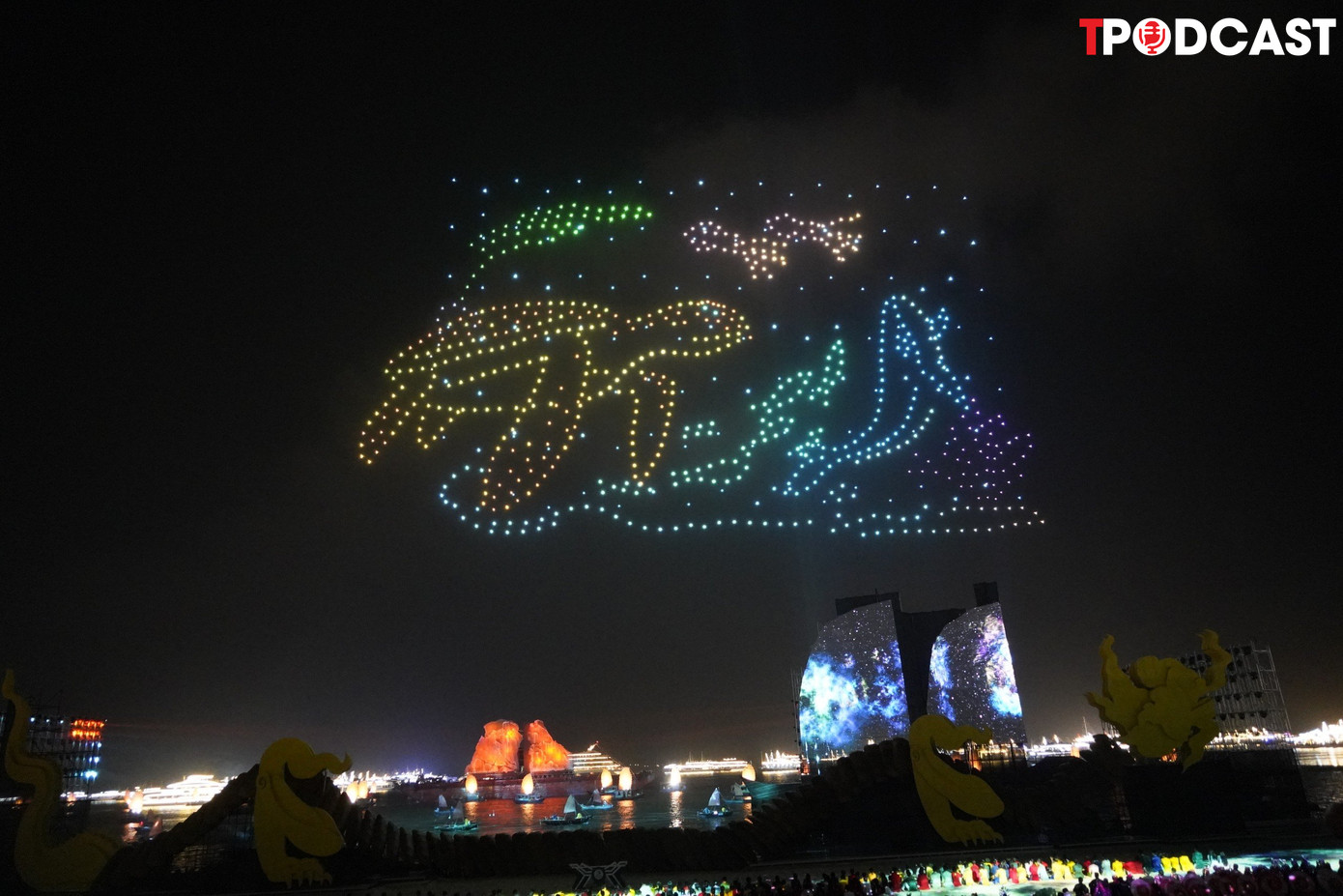 Drone cũng miêu tả sự trù phú của biển cả.