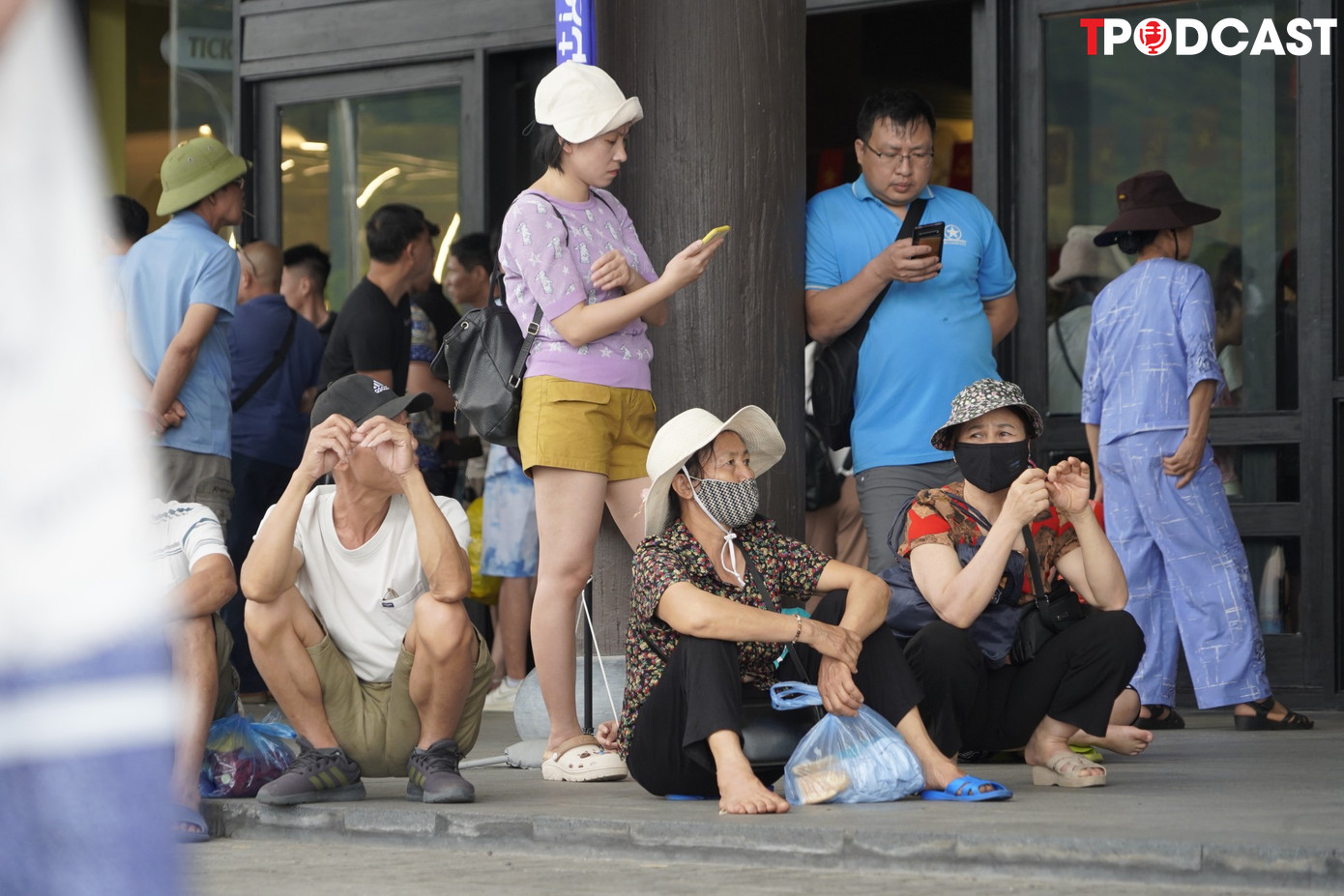 Hai ngày đầu nghỉ lễ, Hạ Long đã đón hơn 100.000 lượt khách đến tham quan, nghỉ dưỡng.