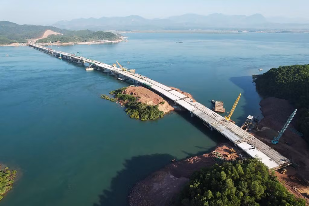 Tuyến Tiên Yên - Móng Cái dài 63,26 km triển khai theo hình thức đối tác công tư (PPP), hợp đồng BOT, tổng mức đầu tư điều chỉnh dự kiến hơn 8.509 tỷ đồng. Tuyến Tiên Yên - Móng Cái dài 63,26 km triển khai theo hình thức đối tác công tư (PPP), hợp đồng BOT, tổng mức đầu tư điều chỉnh dự kiến hơn 8.509 tỷ đồng.