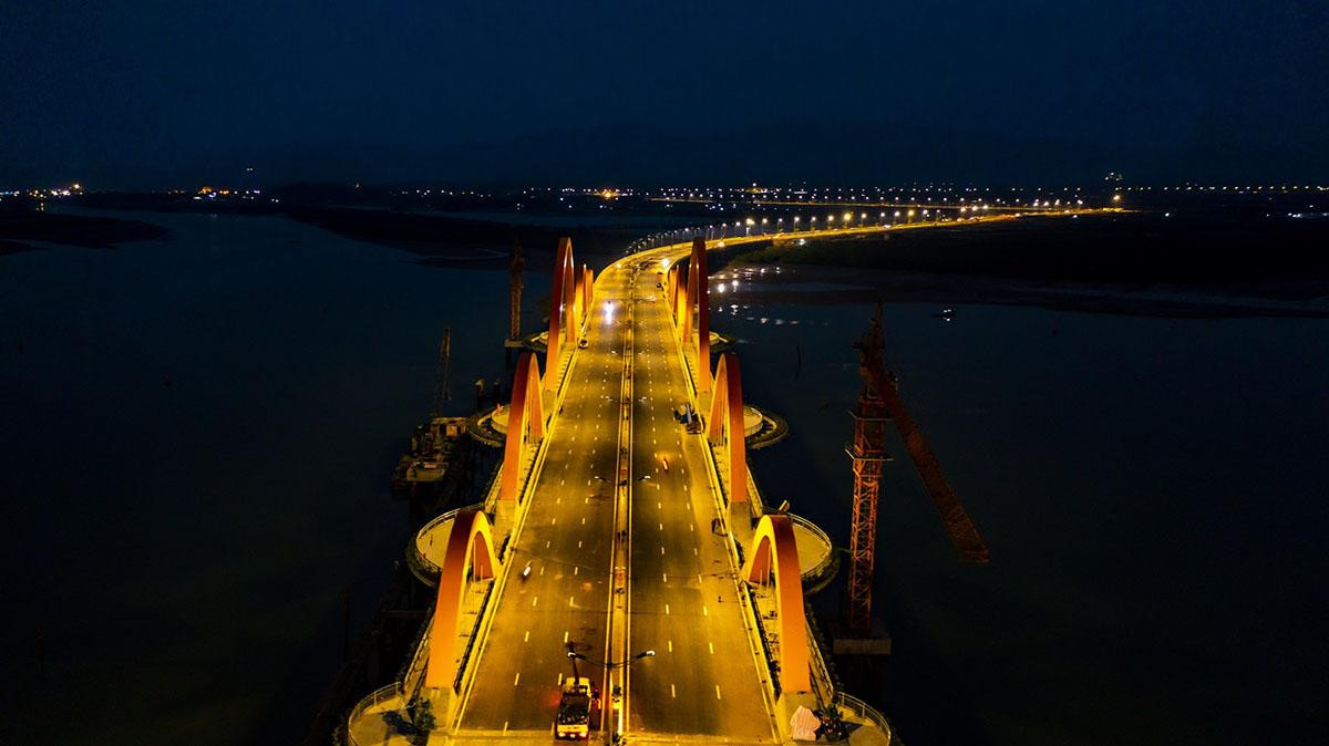 Cầu đáp ứng nhu cầu kết nối nhanh, phục vụ người dân các phường, xã trung tâm của huyện Hoành Bồ trước đây với trung tâm TP Hạ Long (huyện Hoành Bồ sáp nhập vào Hạ Long vào tháng 1/2020). Cầu đáp ứng nhu cầu kết nối nhanh, phục vụ người dân các phường, xã trung tâm của huyện Hoành Bồ trước đây với trung tâm TP Hạ Long (huyện Hoành Bồ sáp nhập vào Hạ Long vào tháng 1/2020).