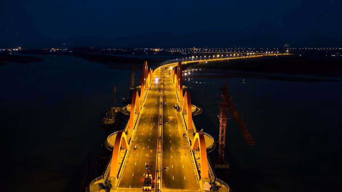 Cầu đáp ứng nhu cầu kết nối nhanh, phục vụ người dân các phường, xã trung tâm của huyện Hoành Bồ trước đây với trung tâm TP Hạ Long (huyện Hoành Bồ sáp nhập vào Hạ Long vào tháng 1/2020). Cầu đáp ứng nhu cầu kết nối nhanh, phục vụ người dân các phường, xã trung tâm của huyện Hoành Bồ trước đây với trung tâm TP Hạ Long (huyện Hoành Bồ sáp nhập vào Hạ Long vào tháng 1/2020).