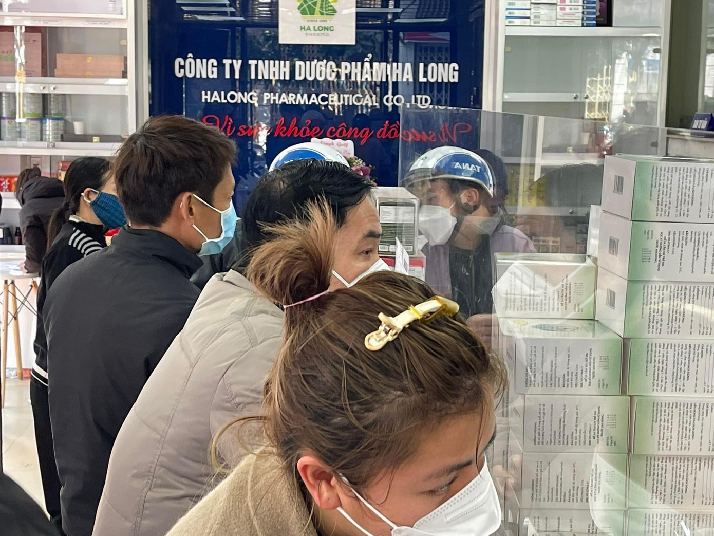 Nhiều mặt hàng trở nên khan hiếm khi F0 liên tục tăng cao. Nhiều mặt hàng trở nên khan hiếm khi F0 liên tục tăng cao.