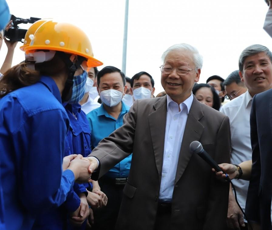 Tổng Bí thư Nguyễn Phú Trọng thăm, động viên cán bộ, công nhân công ty cổ phần than Vàng Danh-Vinacomin.