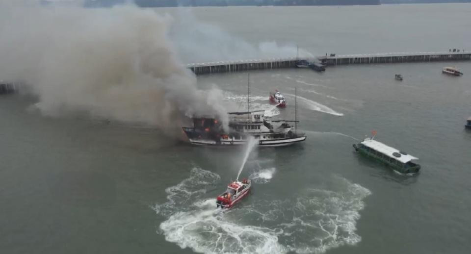 Hiện các cơ quan chức năng của tỉnh Quảng Ninh đang phối hợp với UBND TP Hạ Long để điều tra làm rõ nguyên nhân vụ cháy nói trên và thống kê thiệt hại ban đầu.